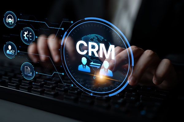 Las plataformas CRM mejoran las relaciones con los clientes mediante el análisis de datos, las herramientas de comunicación CRM y la automatización. Los sistemas CRM facilitan la gestión y el seguimiento de clientes, y contribuyen al éxito de las relaciones CRM. Spline