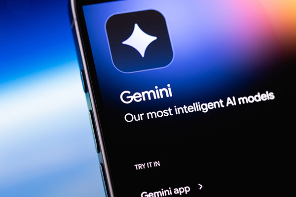 Aplicación móvil Google Gemini en la pantalla de un iPhone. Gemini es un asistente de inteligencia artificial de Google.